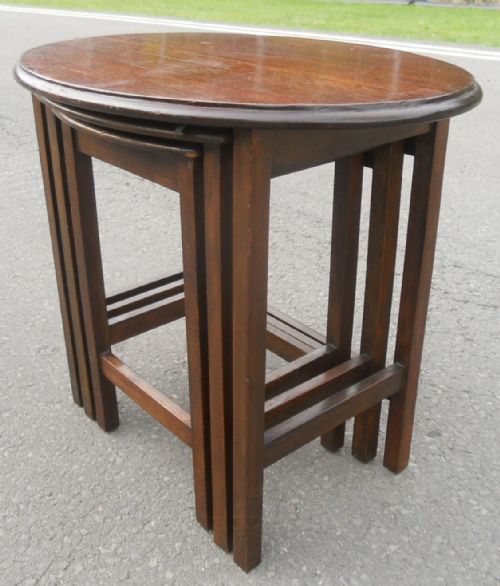 OVAL MAHOGANY NEST OF THREE COFFEE TABLES - ADDITIONAL PHOTO 3