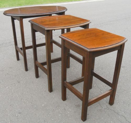 OVAL MAHOGANY NEST OF THREE COFFEE TABLES - ADDITIONAL PHOTO 7