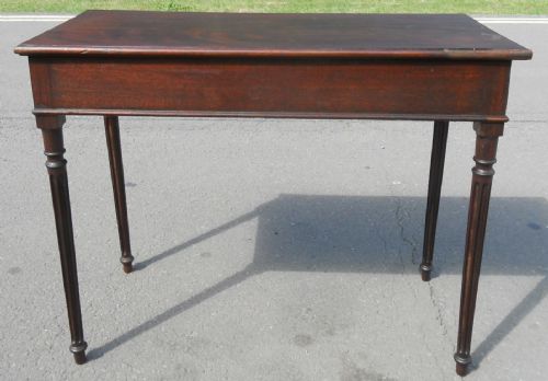 GEORGIAN MAHOGANY SIDE TABLE - ADDITIONAL PHOTO 1
