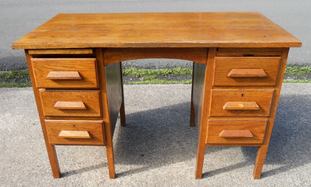 Oak Pedestal Kneehole Office Writing Desk