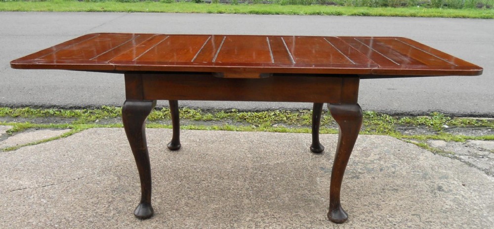 Mahogany Extending Drawleaf Dining Table to Seat Eight