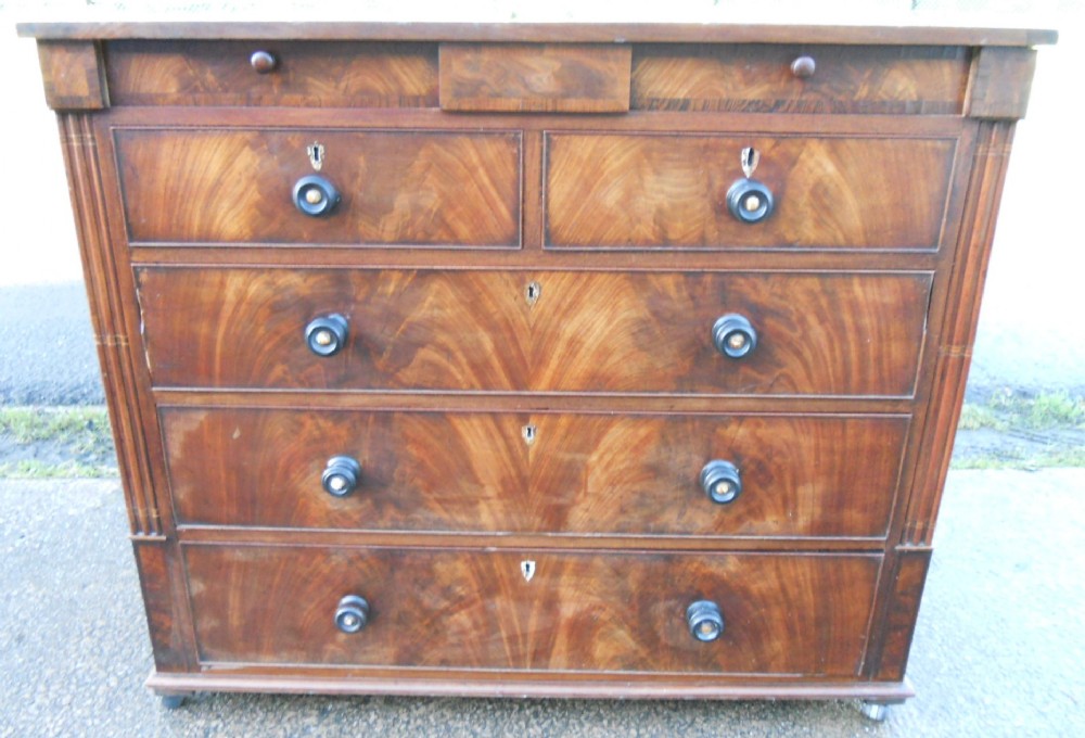 Georgian Large Mahogany Chest of Drawers 
