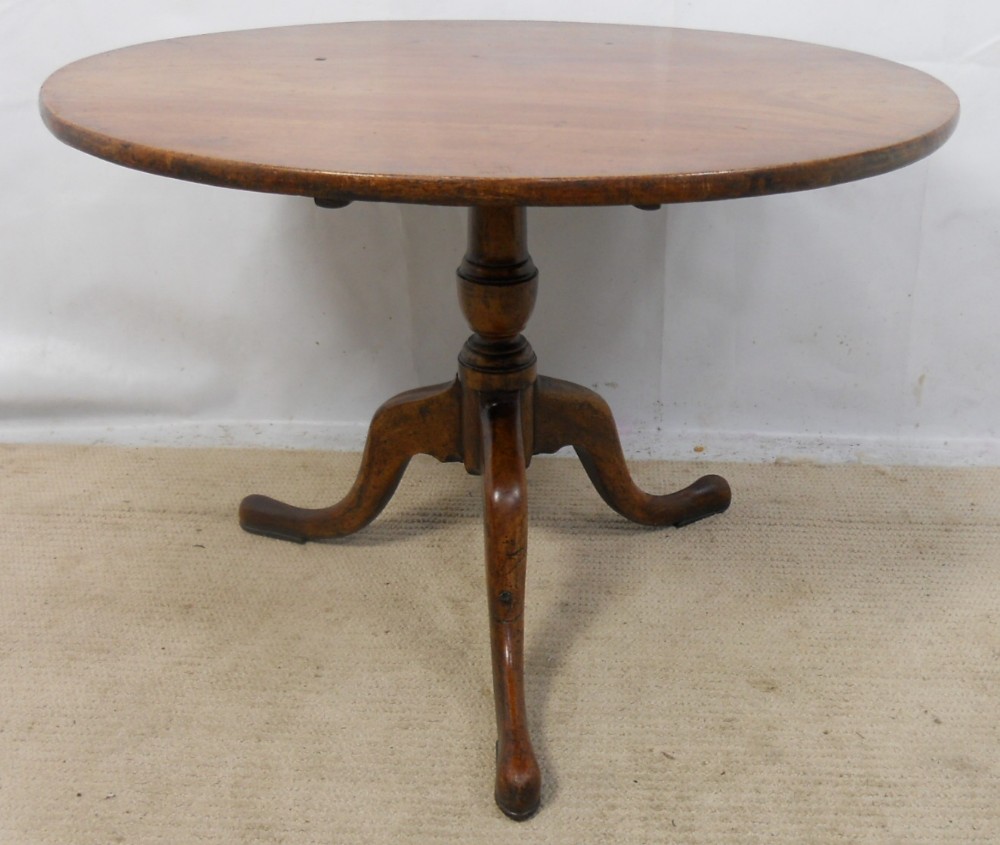 Georgian Mahogany Round Tripod Coffee Table 