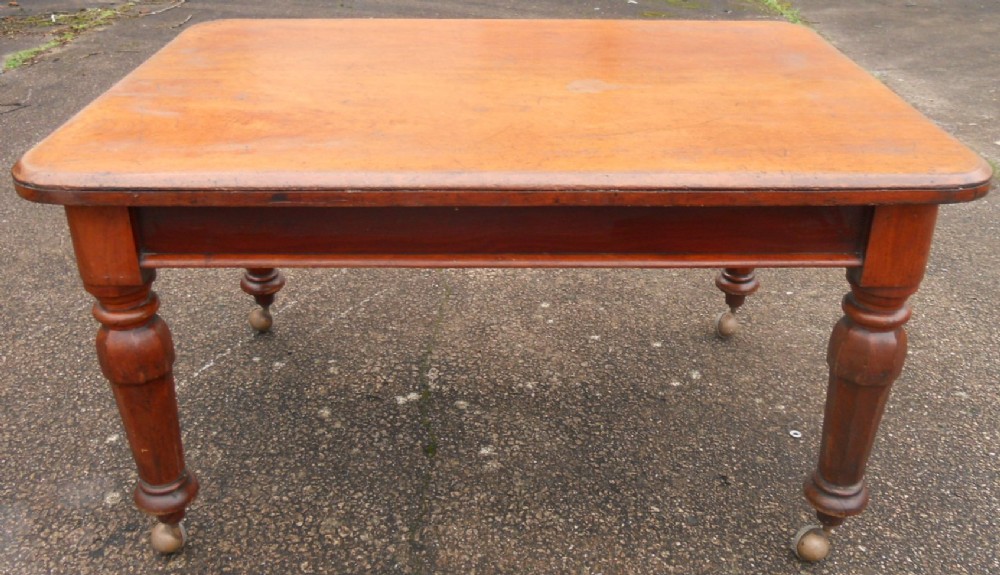 Victorian Mahogany Dining Table 