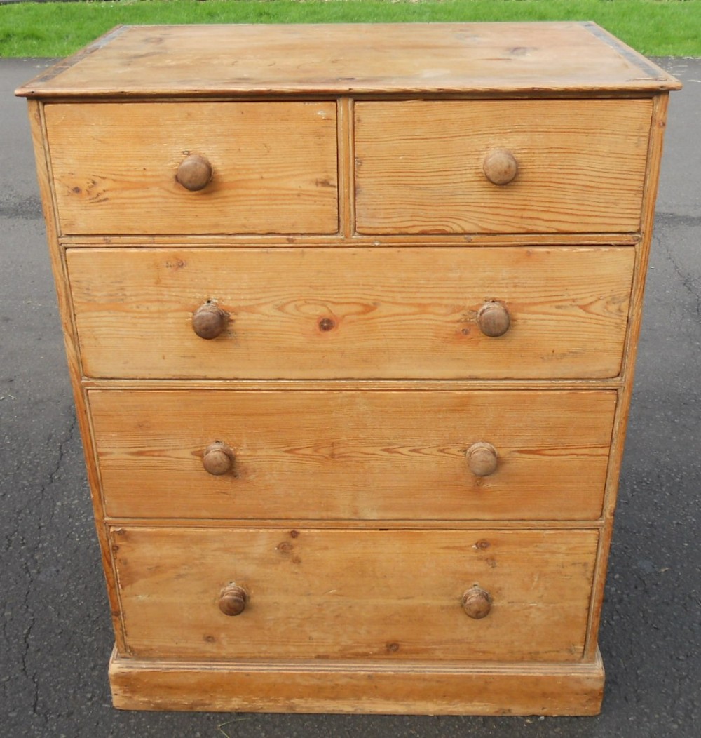 Small Victorian Pine Chest of Drawers