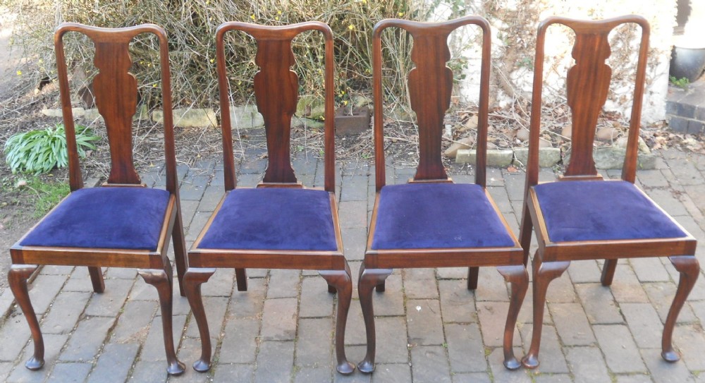 Set of Four Queen Anne Style Mahogany Dining Chairs 