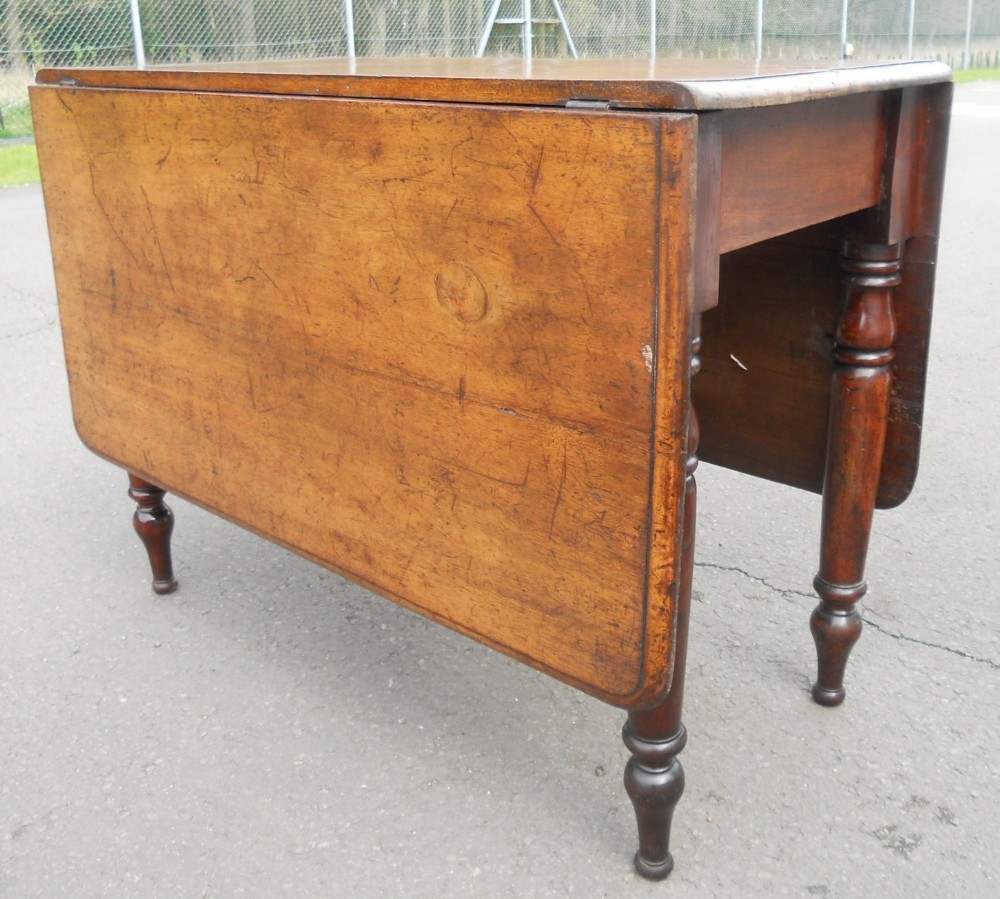 Victorian Mahogany Dropleaf Dining Table 