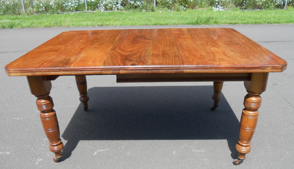 Edwardian Walnut Extending Dining Table to Seat Six People