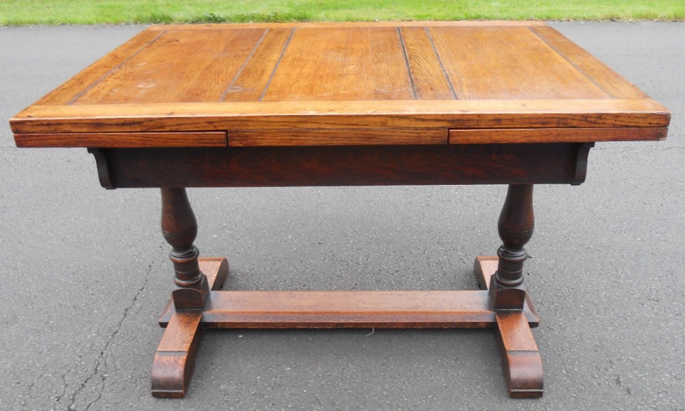 Oak Extending Dining Table to Seat Eight 