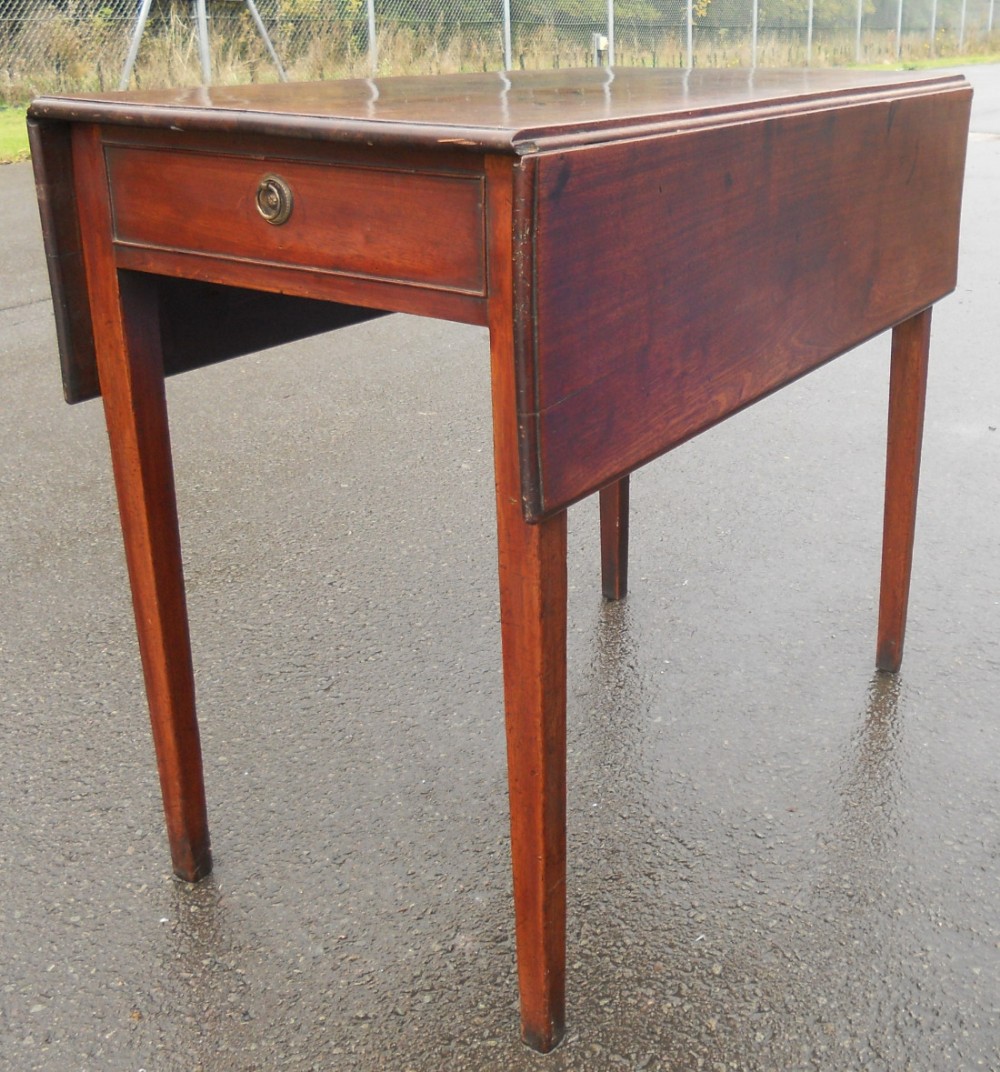 Gerogian Mahogany Dropleaf Pembroke Table 