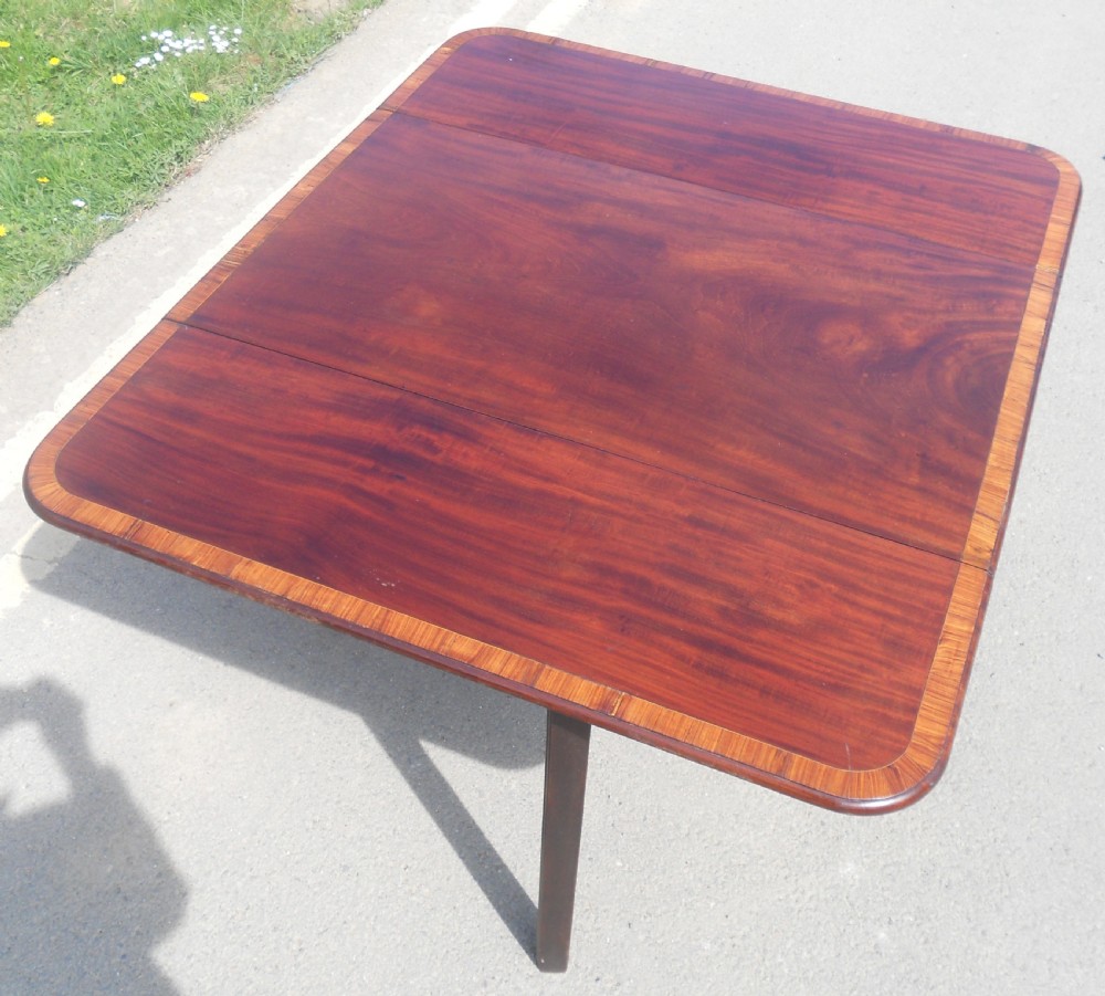 Georgian mahogany Dropleaf Dining Table 