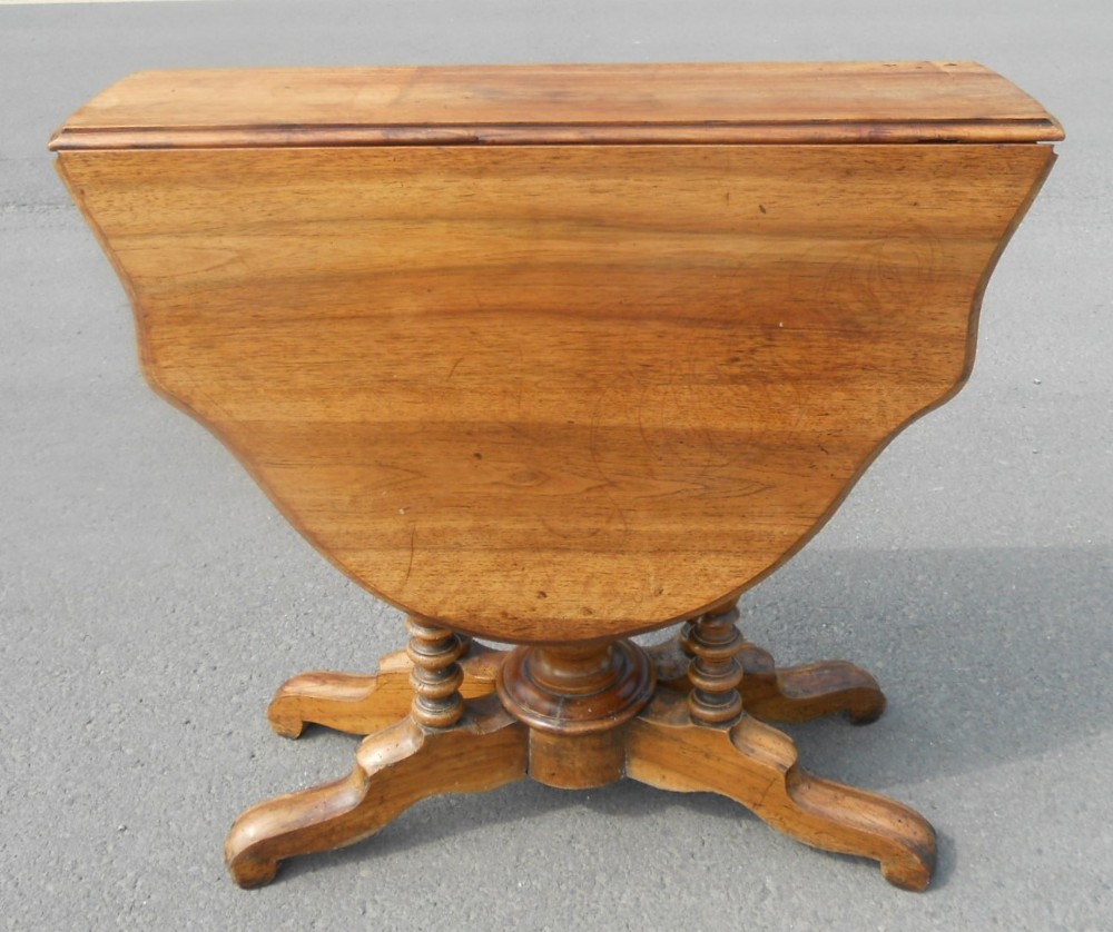 Victorian Walnut Dropleaf Breakfast Table 
