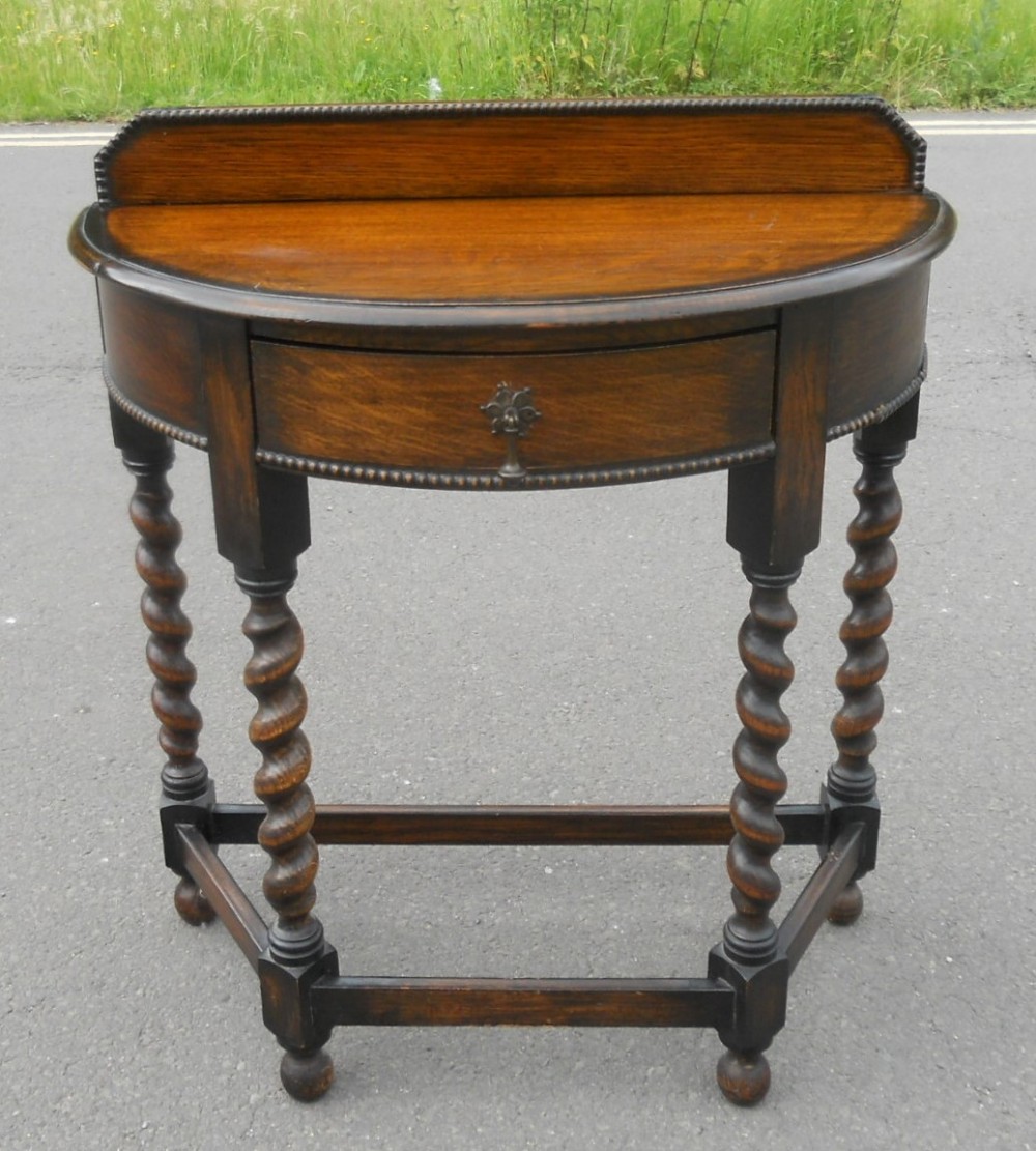 Oak Bowfront Side Table 