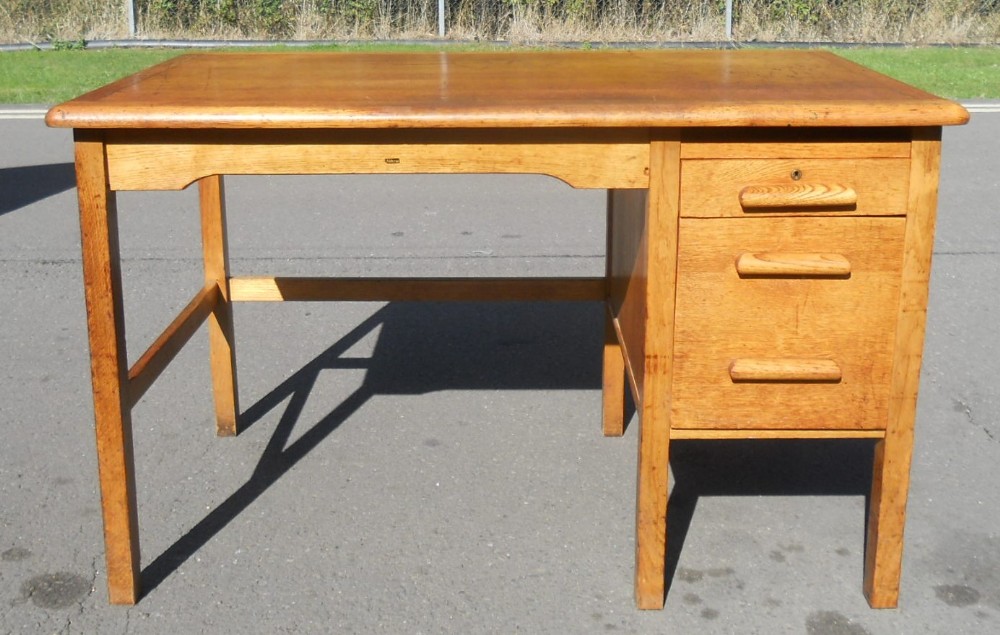Kneehole Wooden Office Writing Desk 