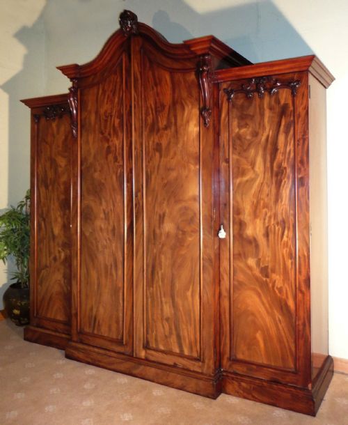WILLIAM IV MAHOGANY BREAKFRONT WARDROBE POSSIBLY IRISH - ADDITIONAL PHOTO 1