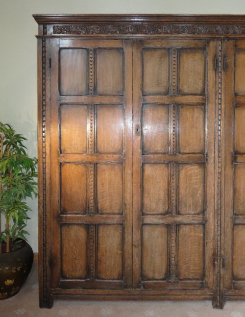 LATE VICTORIAN JACOBEAN STYLE OAK WARDROBE - ADDITIONAL PHOTO 1