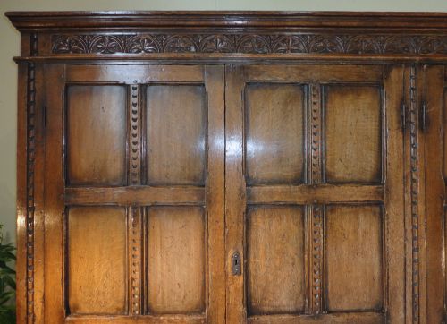 LATE VICTORIAN JACOBEAN STYLE OAK WARDROBE - ADDITIONAL PHOTO 3
