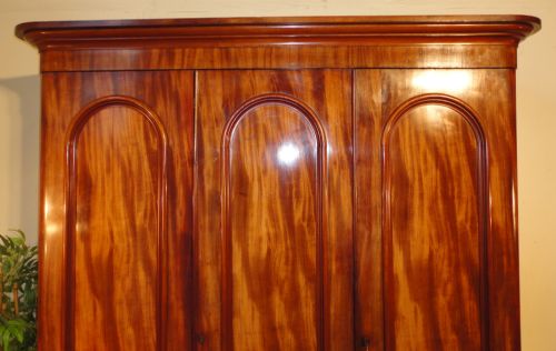 VICTORIAN MAHOGANY THREE DOOR WARDROBE - ADDITIONAL PHOTO 2