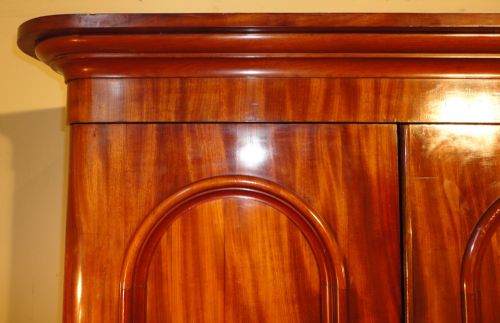 VICTORIAN MAHOGANY THREE DOOR WARDROBE - ADDITIONAL PHOTO 4