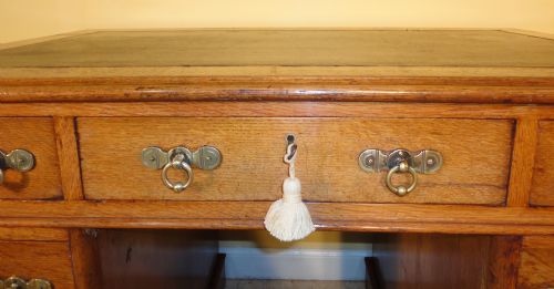 VICTORIAN OAK DOUBLE PEDESTAL DESK - ADDITIONAL PHOTO 5