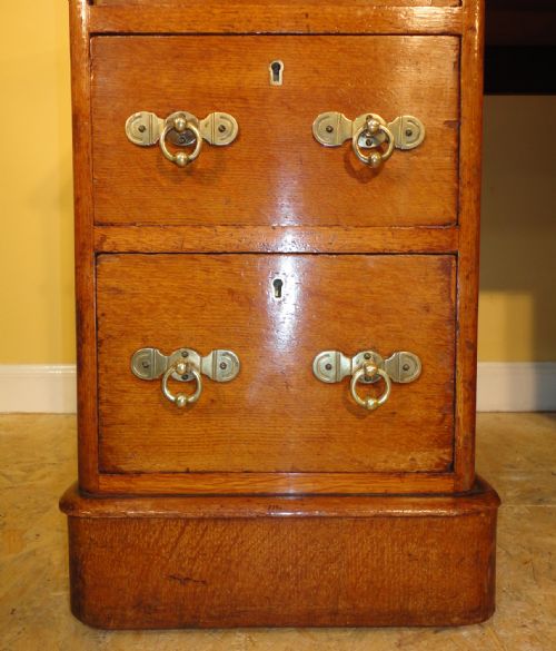 VICTORIAN OAK DOUBLE PEDESTAL DESK - ADDITIONAL PHOTO 4