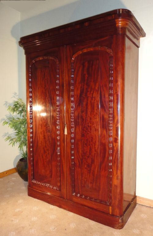 EARLY VICTORIAN MAHOGANY TWO DOOR WARDROBE - ADDITIONAL PHOTO 2
