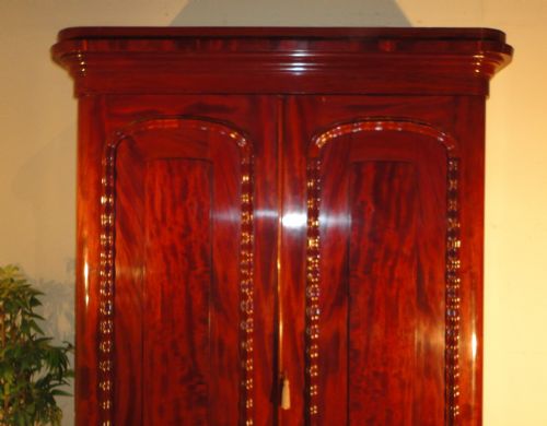 EARLY VICTORIAN MAHOGANY TWO DOOR WARDROBE - ADDITIONAL PHOTO 3