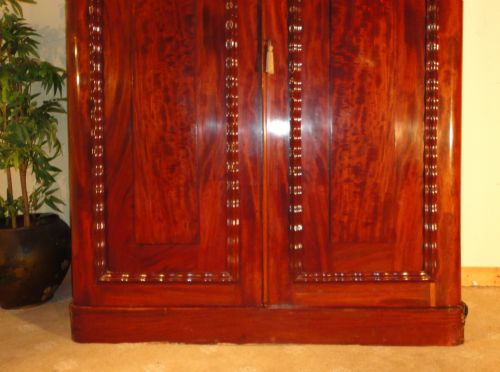 EARLY VICTORIAN MAHOGANY TWO DOOR WARDROBE - ADDITIONAL PHOTO 4