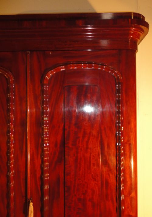 EARLY VICTORIAN MAHOGANY TWO DOOR WARDROBE - ADDITIONAL PHOTO 6