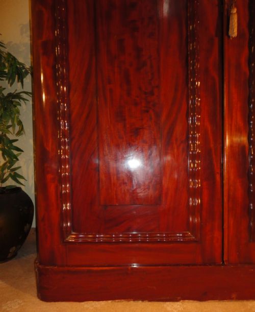 EARLY VICTORIAN MAHOGANY TWO DOOR WARDROBE - ADDITIONAL PHOTO 7