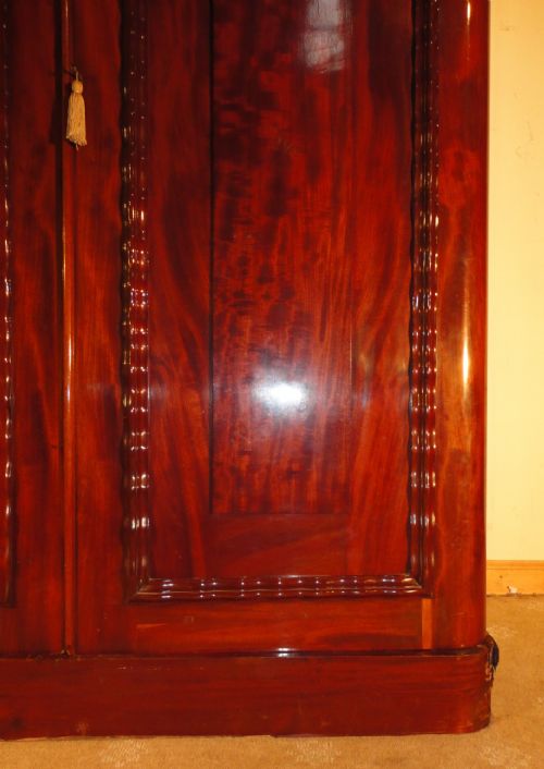 EARLY VICTORIAN MAHOGANY TWO DOOR WARDROBE - ADDITIONAL PHOTO 8