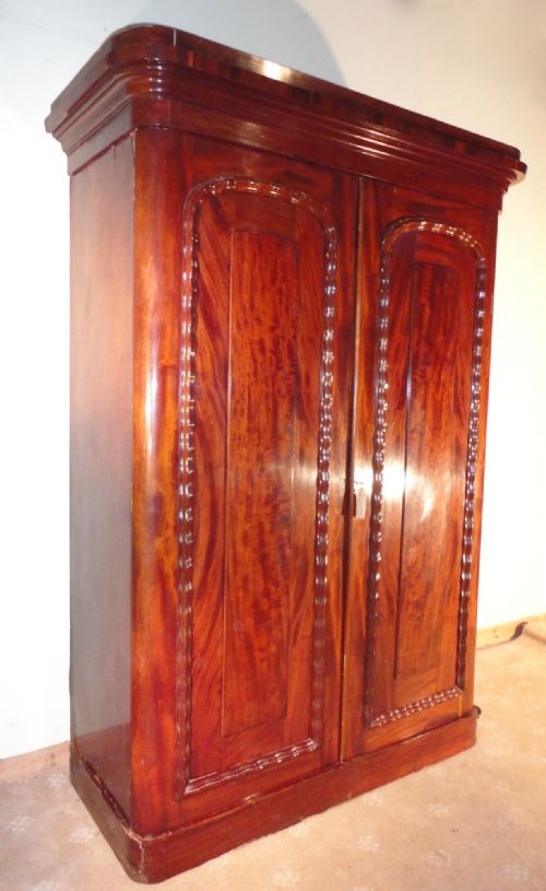 EARLY VICTORIAN MAHOGANY TWO DOOR WARDROBE - ADDITIONAL PHOTO 13