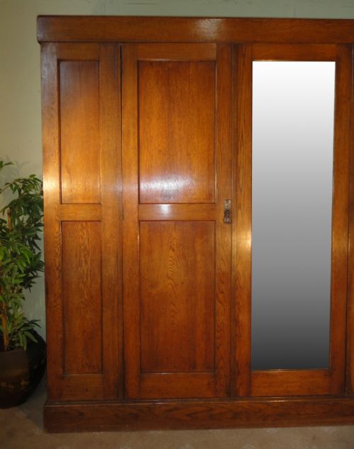 ARTS CRAFTS OAK COTSWOLD STYLE WARDROBEPRESS - ADDITIONAL PHOTO 2
