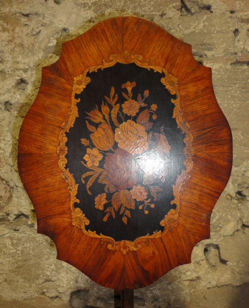 REGENCY PAIR OF TULIPWOOD MARQUETRY POLE SCREENS - ADDITIONAL PHOTO 5