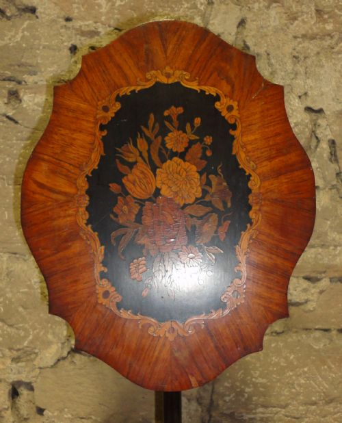 REGENCY PAIR OF TULIPWOOD MARQUETRY POLE SCREENS - ADDITIONAL PHOTO 6