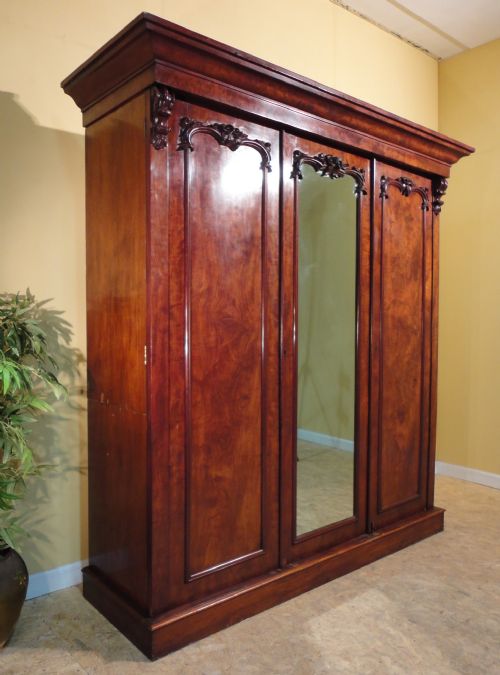 VICTORIAN MAHOGANY THREE DOOR FITTED WARDROBE - ADDITIONAL PHOTO 1
