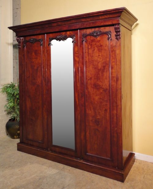 VICTORIAN MAHOGANY THREE DOOR FITTED WARDROBE - ADDITIONAL PHOTO 2