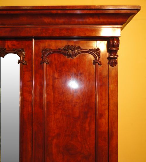 VICTORIAN MAHOGANY THREE DOOR FITTED WARDROBE - ADDITIONAL PHOTO 4