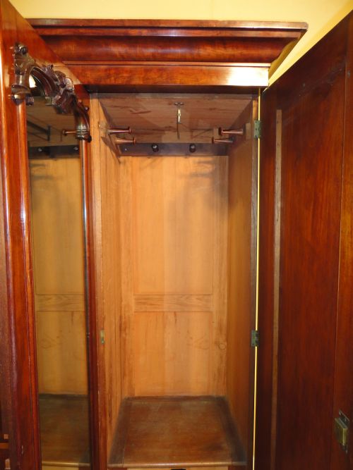 VICTORIAN MAHOGANY THREE DOOR FITTED WARDROBE - ADDITIONAL PHOTO 10