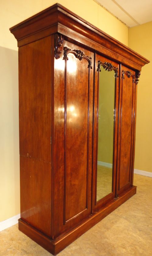 VICTORIAN MAHOGANY THREE DOOR FITTED WARDROBE - ADDITIONAL PHOTO 12