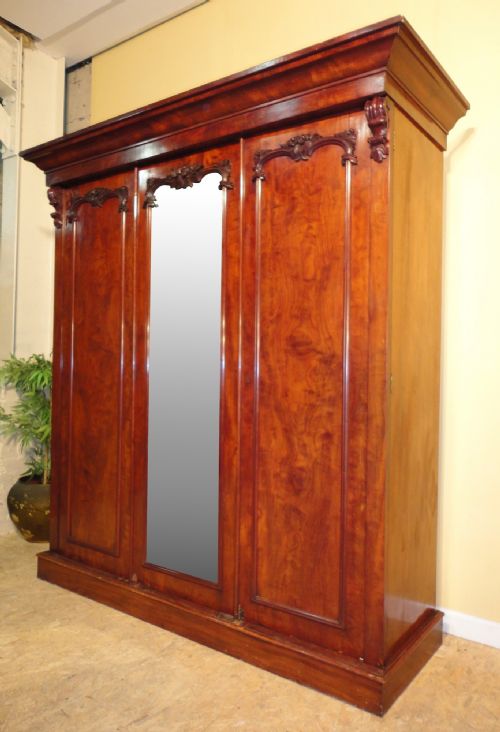 VICTORIAN MAHOGANY THREE DOOR FITTED WARDROBE - ADDITIONAL PHOTO 14