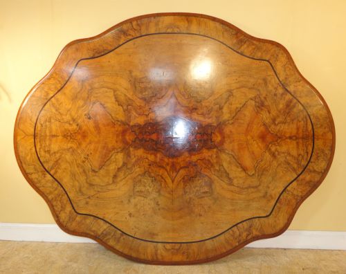 VICTORIAN BURR WALNUT SERPENTINE SHAPED CENTRE TABLE - ADDITIONAL PHOTO 1