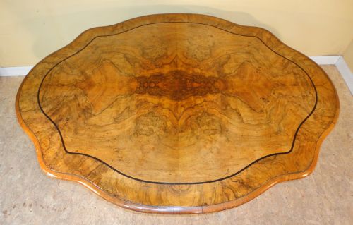 VICTORIAN BURR WALNUT SERPENTINE SHAPED CENTRE TABLE - ADDITIONAL PHOTO 6