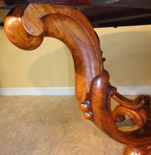 VICTORIAN BURR WALNUT SERPENTINE SHAPED CENTRE TABLE - ADDITIONAL PHOTO 8