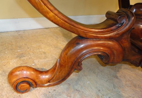 VICTORIAN BURR WALNUT SERPENTINE SHAPED CENTRE TABLE - ADDITIONAL PHOTO 9
