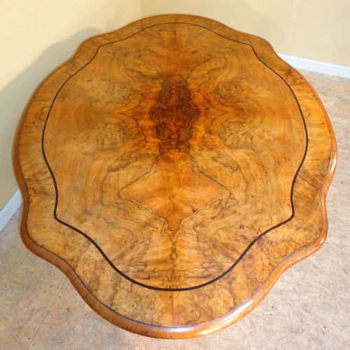 VICTORIAN BURR WALNUT SERPENTINE SHAPED CENTRE TABLE - ADDITIONAL PHOTO 11