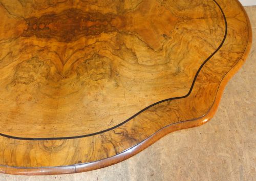 VICTORIAN BURR WALNUT SERPENTINE SHAPED CENTRE TABLE - ADDITIONAL PHOTO 13