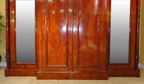 VICTORIAN MAHOGANY FOUR DOOR BREAKFRONT WARDROBE - ADDITIONAL PHOTO 4