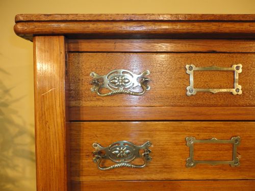 VICTORIAN ARTS CRAFTS ASH WELLINGTONCOLLECTORS CHEST - ADDITIONAL PHOTO 5
