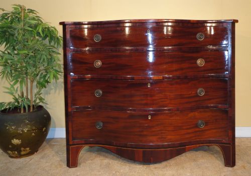 GEORGE III MAHOGANY SERPENTINE CHEST OF DRAWERS - ADDITIONAL PHOTO 1